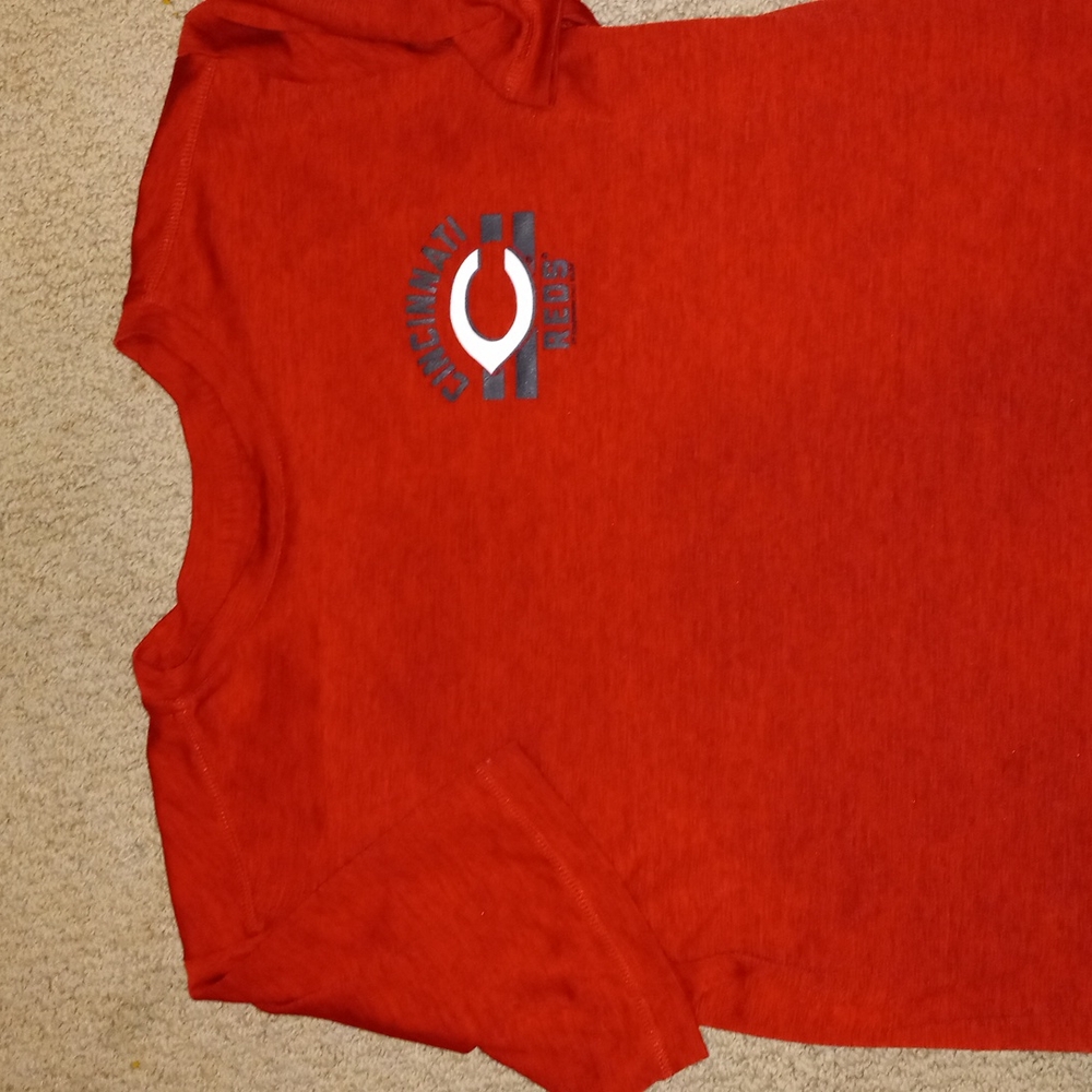 Men's Cincinnati Reds t shirt